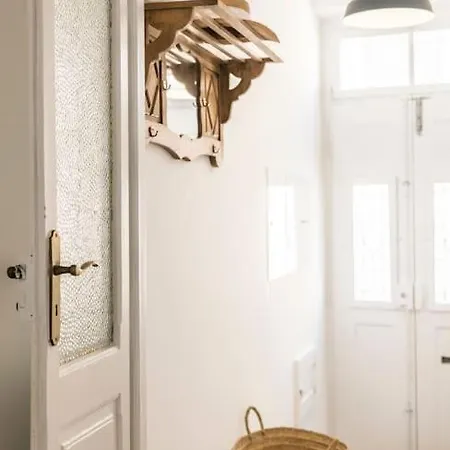 Traditional House: Private Pool And Sunny Terrace Villa Portimão