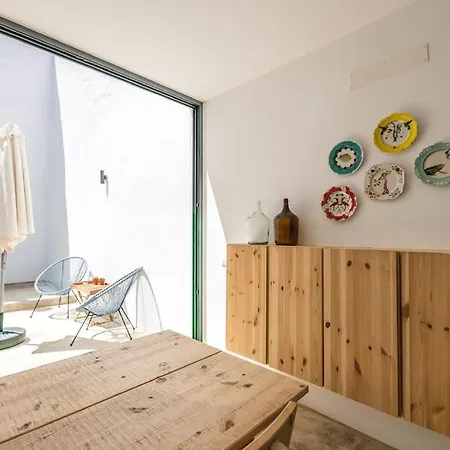 Traditional House: Private Pool And Sunny Terrace Portimão