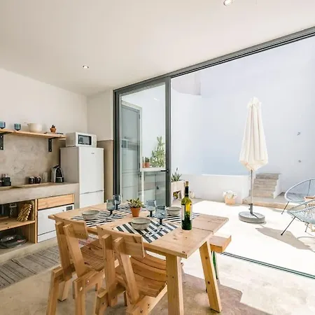 Traditional House: Private Pool And Sunny Terrace Villa Portimão