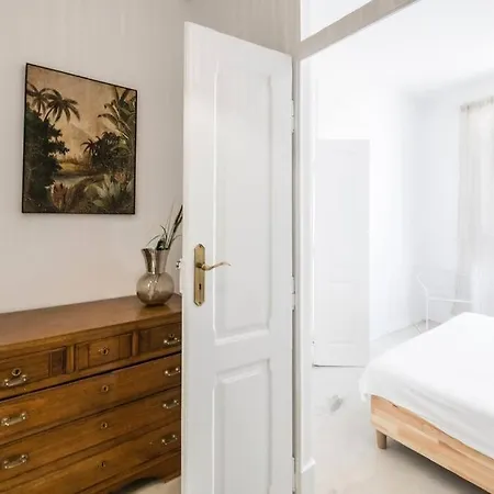 Traditional House: Private Pool And Sunny Terrace Villa Portimão