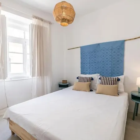 Traditional House: Private Pool And Sunny Terrace Portimão