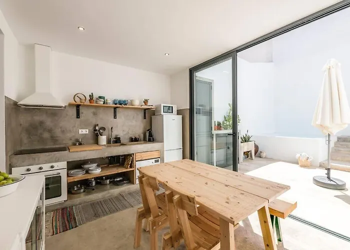 Traditional House: Private Pool And Sunny Terrace * Портиман