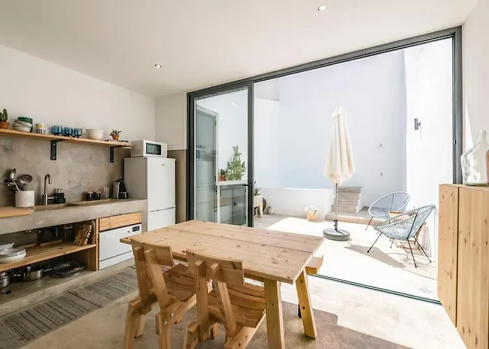 Traditional House: Private Pool And Sunny Terrace Вилла Портиман