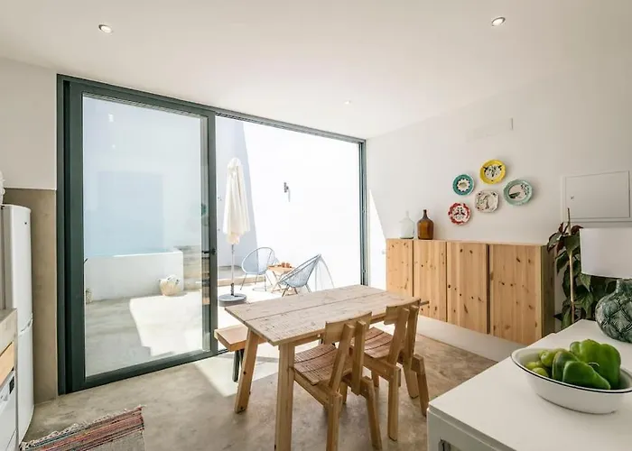 Вилла Traditional House: Private Pool And Sunny Terrace *