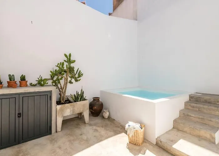 Traditional House: Private Pool And Sunny Terrace * Портиман