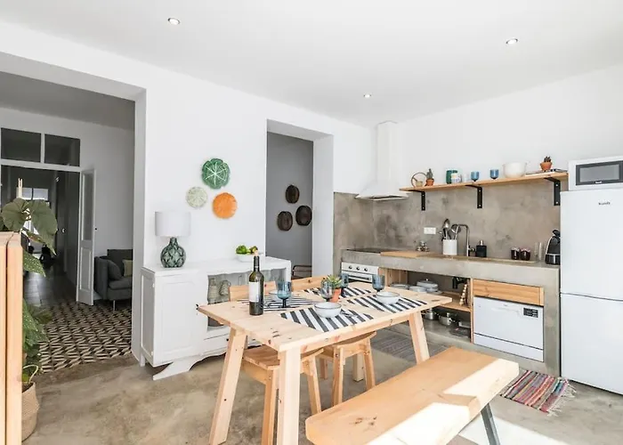 Вилла Traditional House: Private Pool And Sunny Terrace Портиман