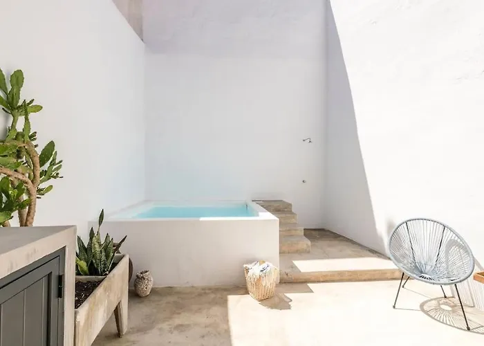 Traditional House: Private Pool And Sunny Terrace Вилла