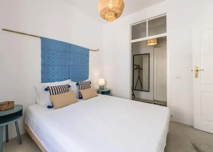 Вилла Traditional House: Private Pool And Sunny Terrace Портиман