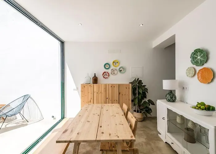 Traditional House: Private Pool And Sunny Terrace Вилла Портиман