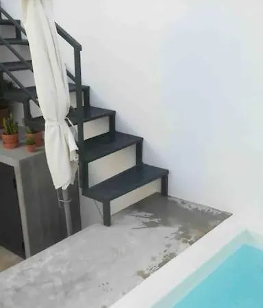 Traditional House: Private Pool And Sunny Terrace ポルティマン