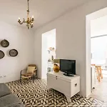 Traditional House: Private Pool And Sunny Terrace Вілла