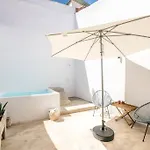 Вілла Traditional House: Private Pool And Sunny Terrace Портіман