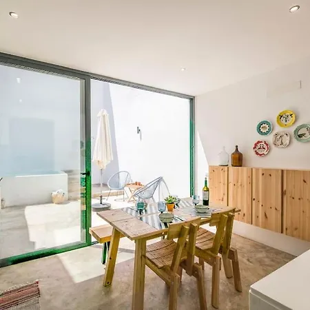 Traditional House: Private Pool And Sunny Terrace Villa Portimao
