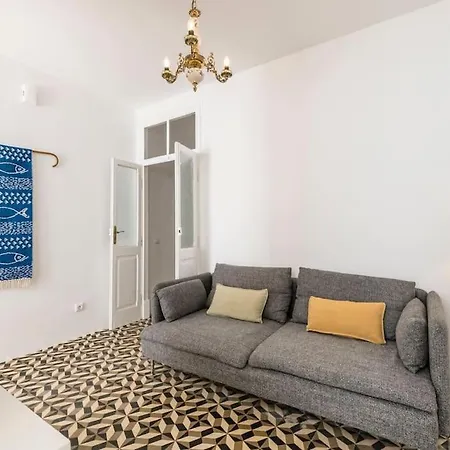 Traditional House: Private Pool And Sunny Terrace Vila
